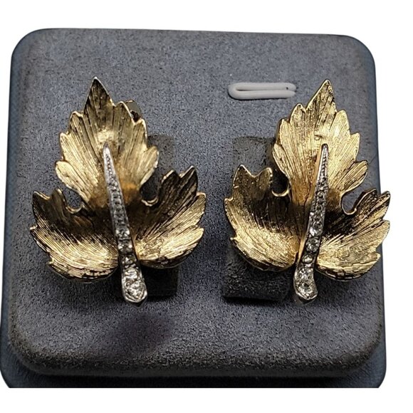 Maple Leaf Clip-On Earrings W/ Rhinestone Accents Textured Gold Tone Vintage - Picture 1 of 16